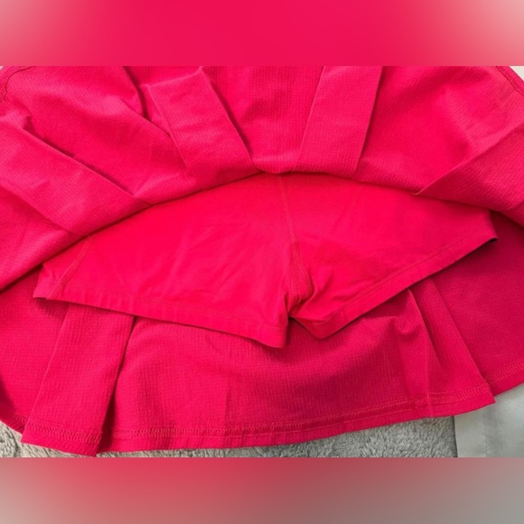 Lolë Pleated Tennis Skirt (Size XS) - Picture 4 of 4